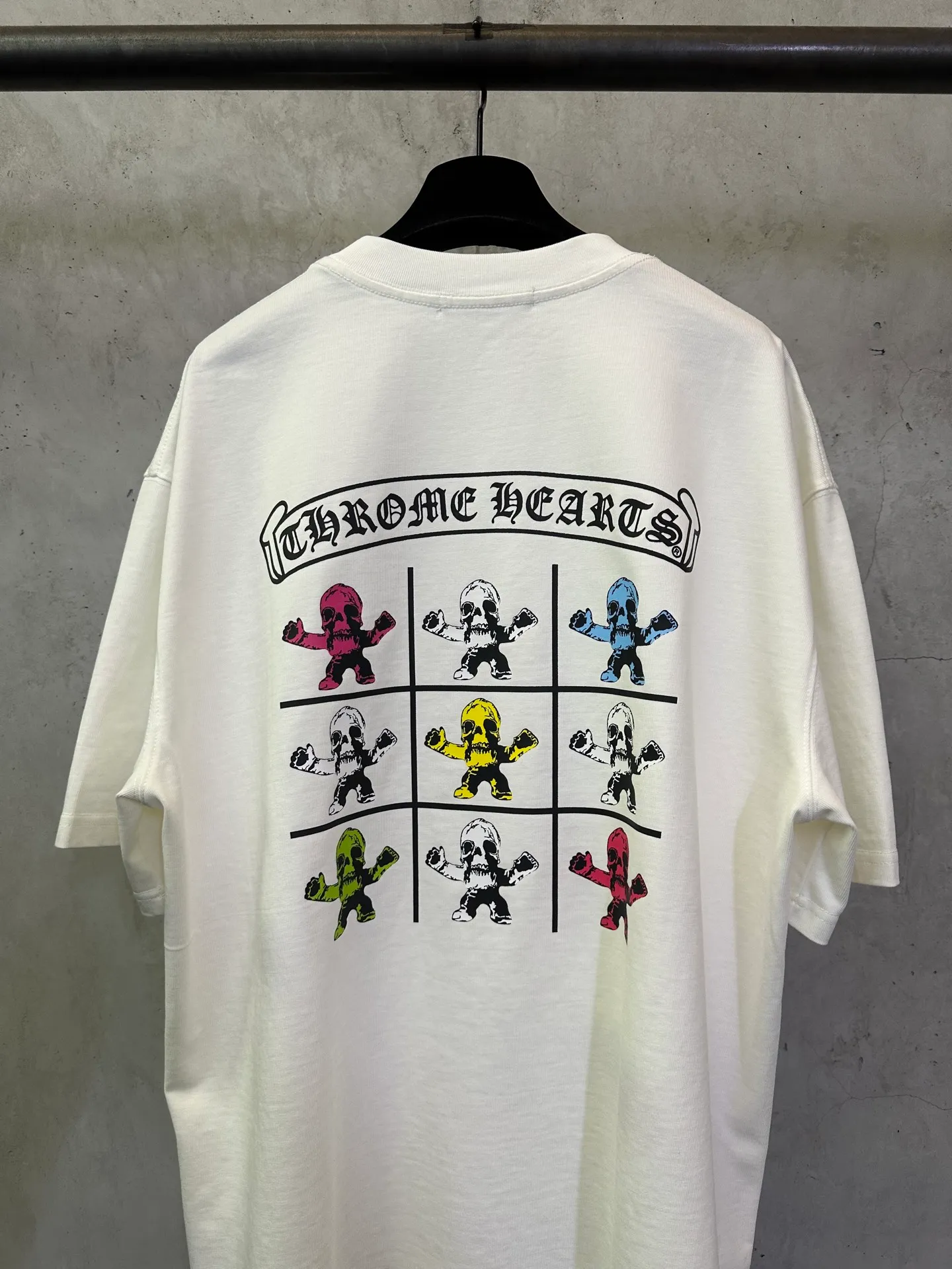 P260 Chrome Hearts 25ss foti system black color nine-square grid round neck short-sleeved T-shirt. Fabric is high-definition and super heavy. Cotton double yarn compact Xinjiang cotton. Weight 400g. Paired with 2*2 Salona rib. 420g. Clean cloth. Clear texture. Tight feel. Stiff. High color fastness. No deformation. No discoloration. Customized hardware. Thread. Accessories. Matching. Same style for men and women. -Color: Black White -Size: XS S M L XL